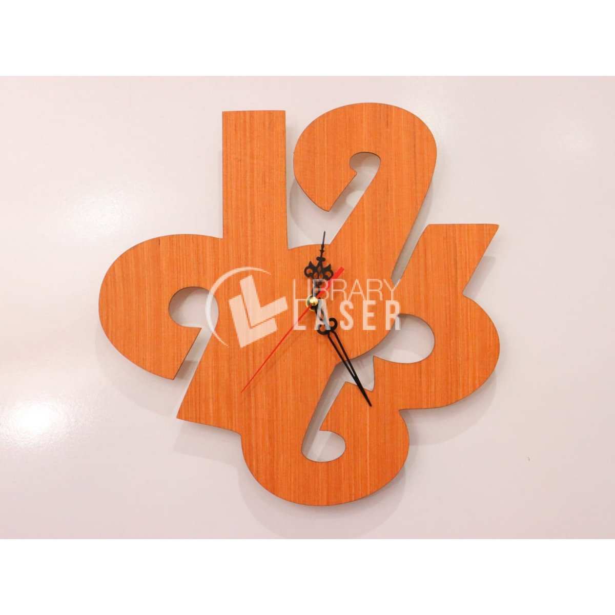 Reloj de pared de madera con estilo archivo láser