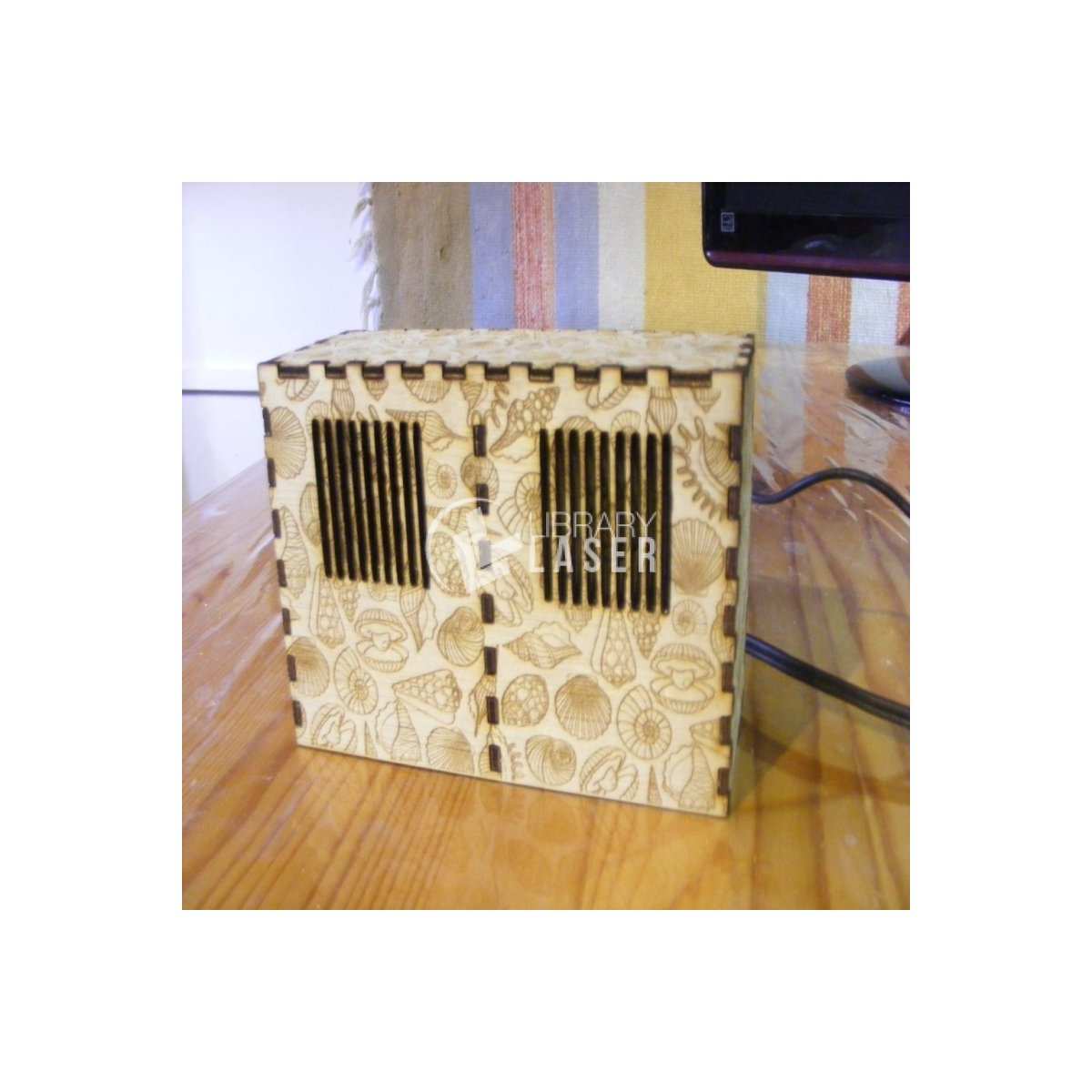 Altavoces (speakers) de piezas recicladas láser