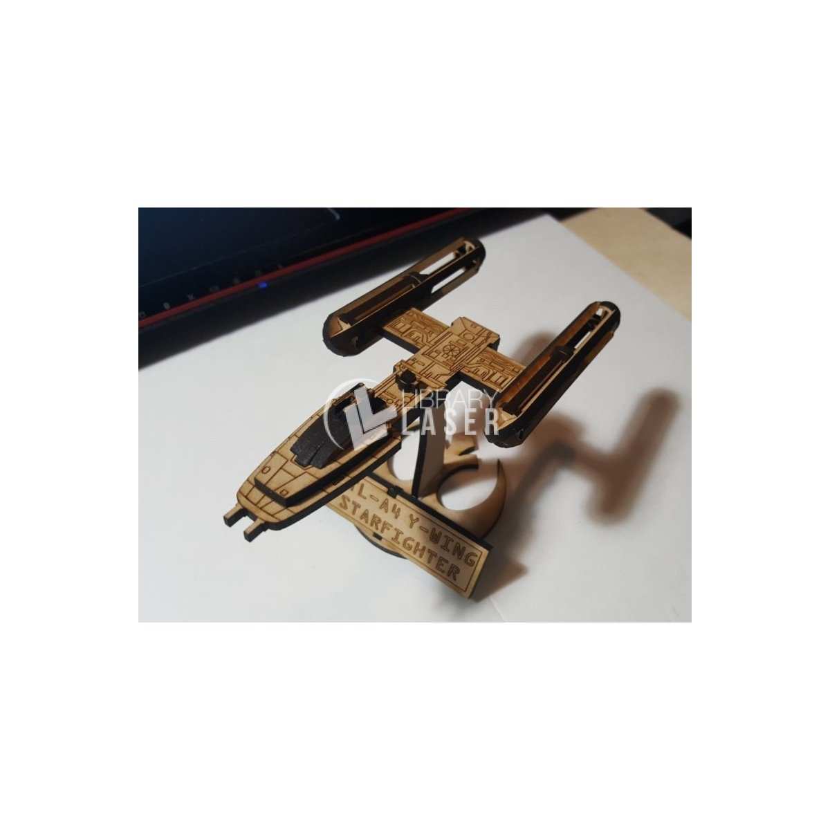 Caza estelar Y-Wing Star Wars archivo láser