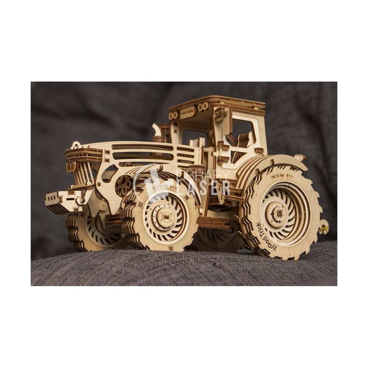 Modelo de tractor de madera archivo láser